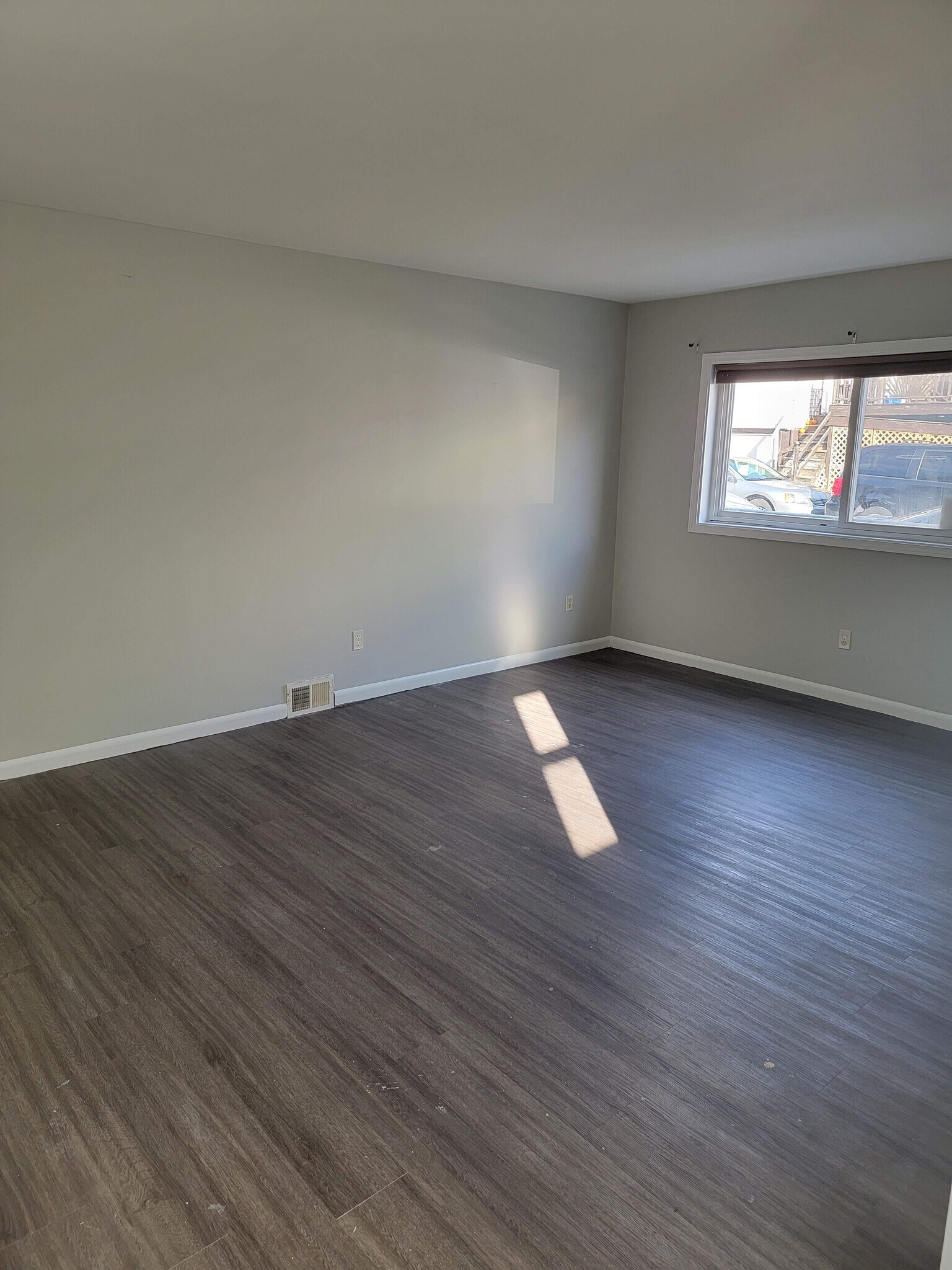 Livingroom - 307 Rustic Ave
