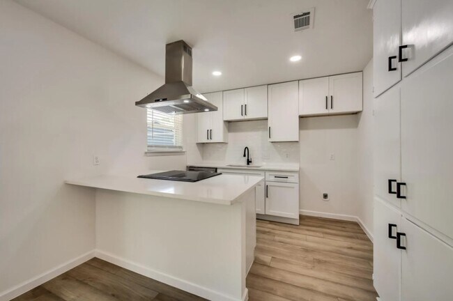 Building Photo - 1004 Darnell Ave