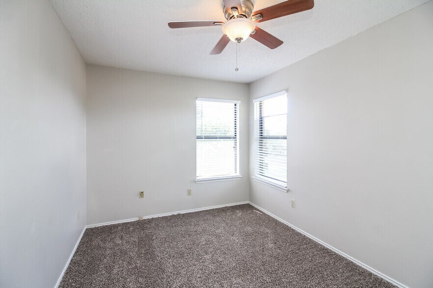 Building Photo - 927 Aspen Dr