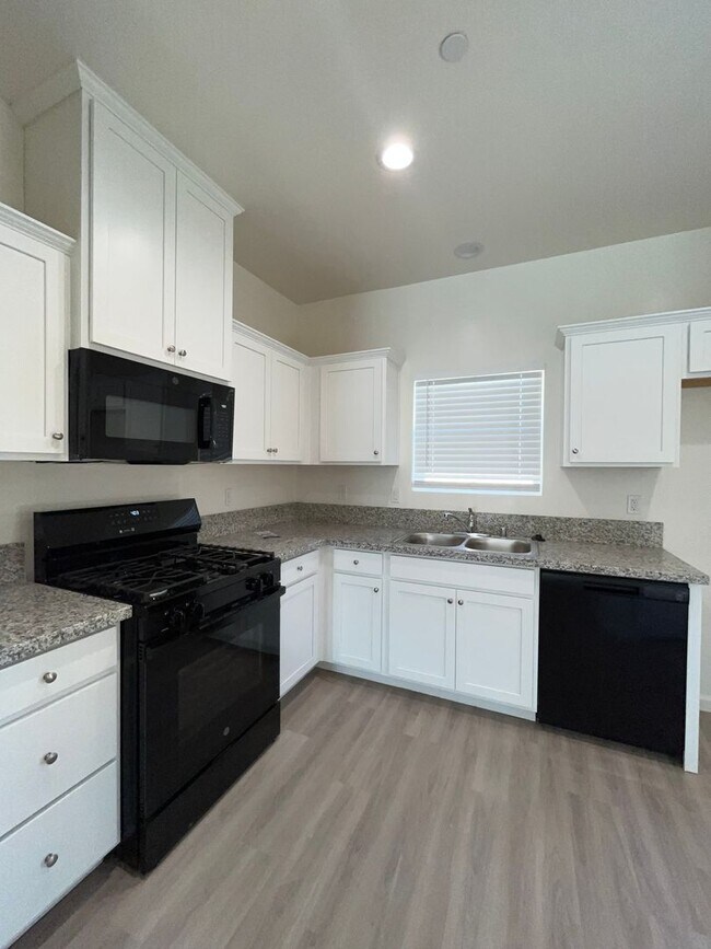 Building Photo - 4214