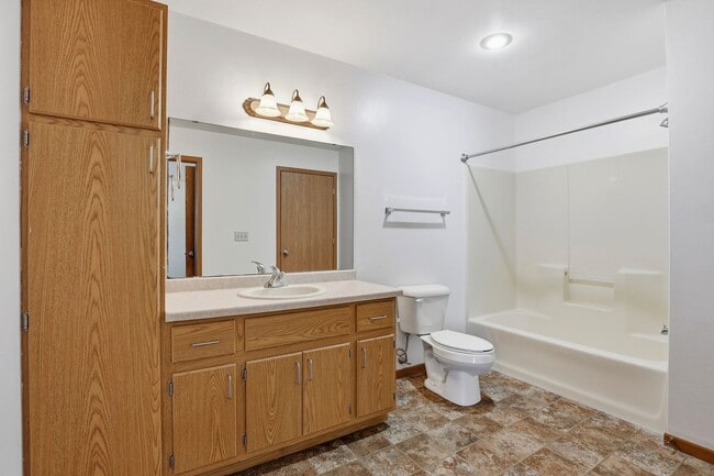 Building Photo - 912/914 Hartzheim Drive