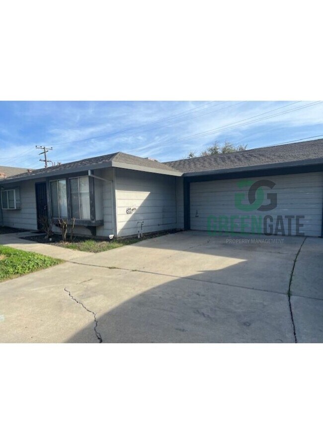 Building Photo - 177-179 Manzanita Lane