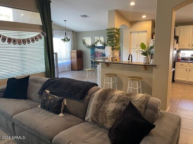 Building Photo - 722 W Canary Way