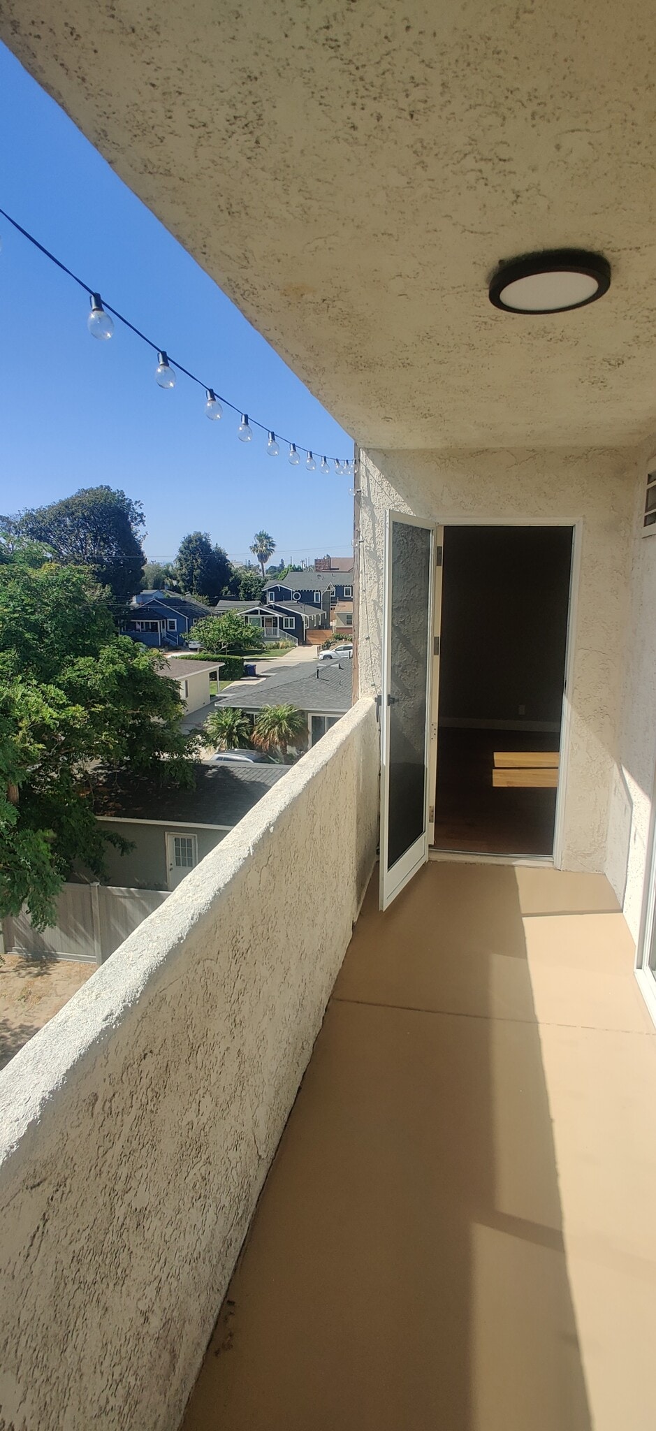 Building Photo - 745 Main St