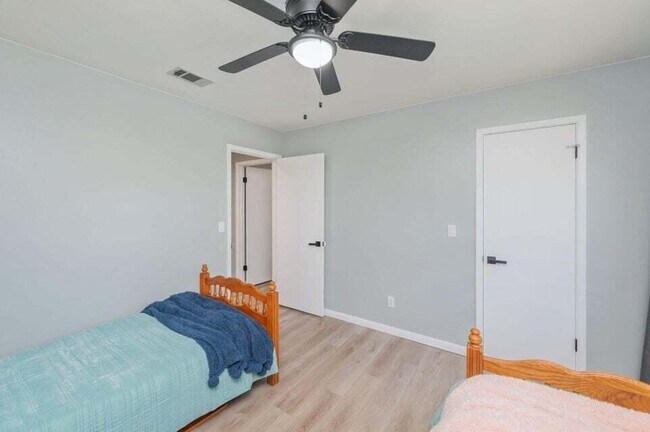 Building Photo - 512 Samana Way