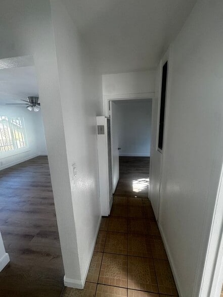 Building Photo - 1499 W 35th Pl