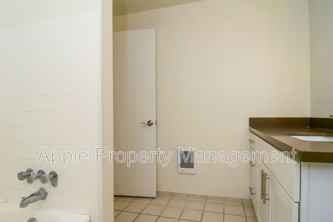 Building Photo - 9244 Greenwood Ave N