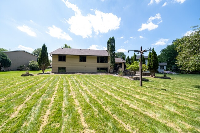 Building Photo - 17420 Barrington Ct