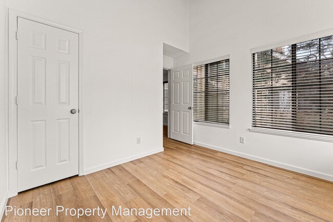 Building Photo - 2 br, 1 bath House - 940 S Dahlia St #A