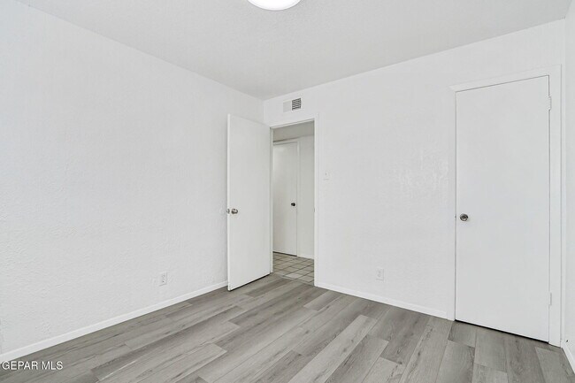 Building Photo - 3221 Isla Morada Dr