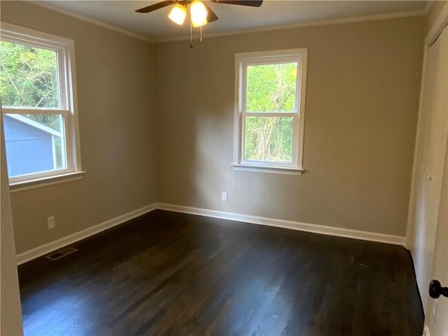 Building Photo - 578 Oakhurst Dr