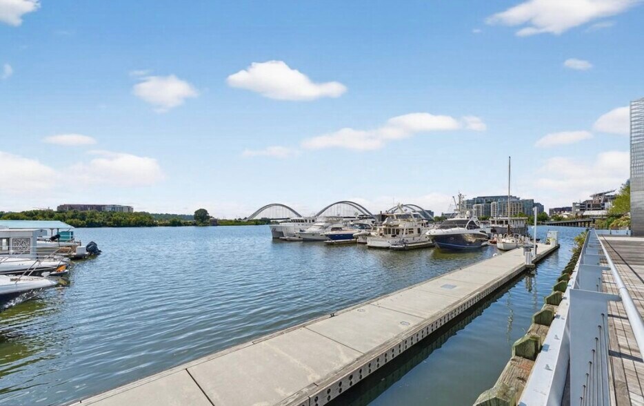 Building Photo - 37 L St SE