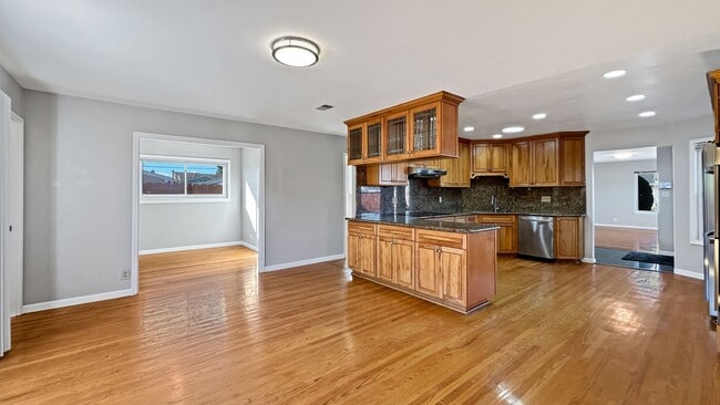 Building Photo - Coastal Comfort & Entertainer’s Retreat in Marina Faire