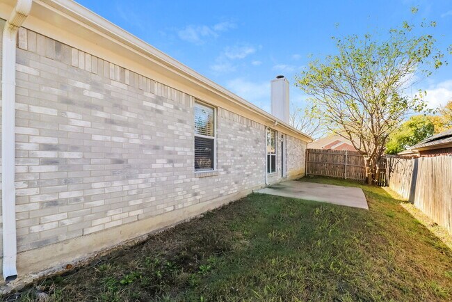 Building Photo - 6101 Summerfield Dr