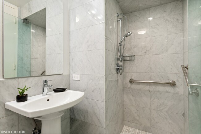 Building Photo - 330 W Diversey Pkwy