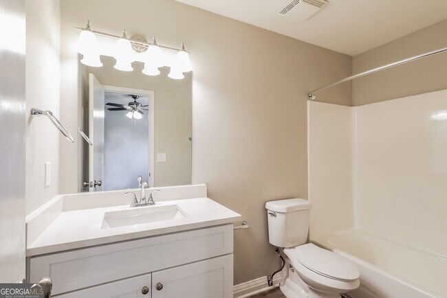 Building Photo - 375 Springlake Dr