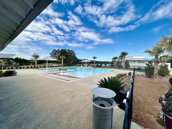 Building Photo - 1214 Laurel Oak Ave