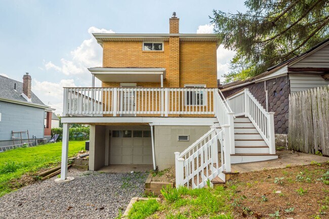 Building Photo - READY FOR MOVE IN!! Don't miss this UPDATED 3-bedroom in Braddock Hills!