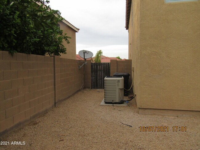 Building Photo - 2311 E Hazeltine Way