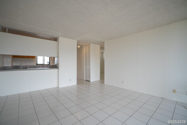 Building Photo - 2121 Ala Wai Blvd