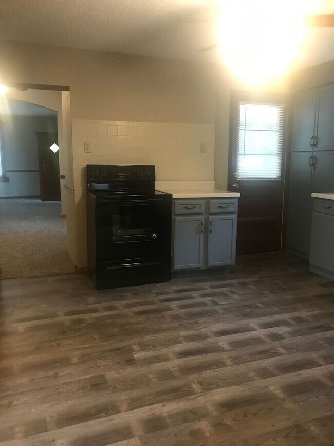 Building Photo - COMING SOON! Cute South County Cottage with White Picket fence, and  Garage