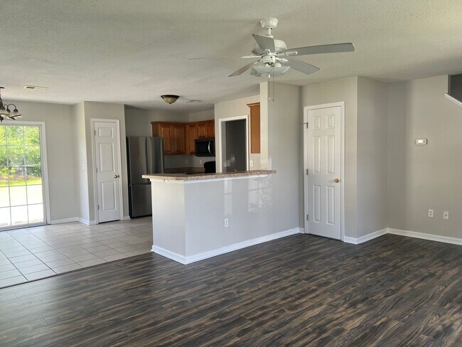 Building Photo - 5020 Sandlake Ct