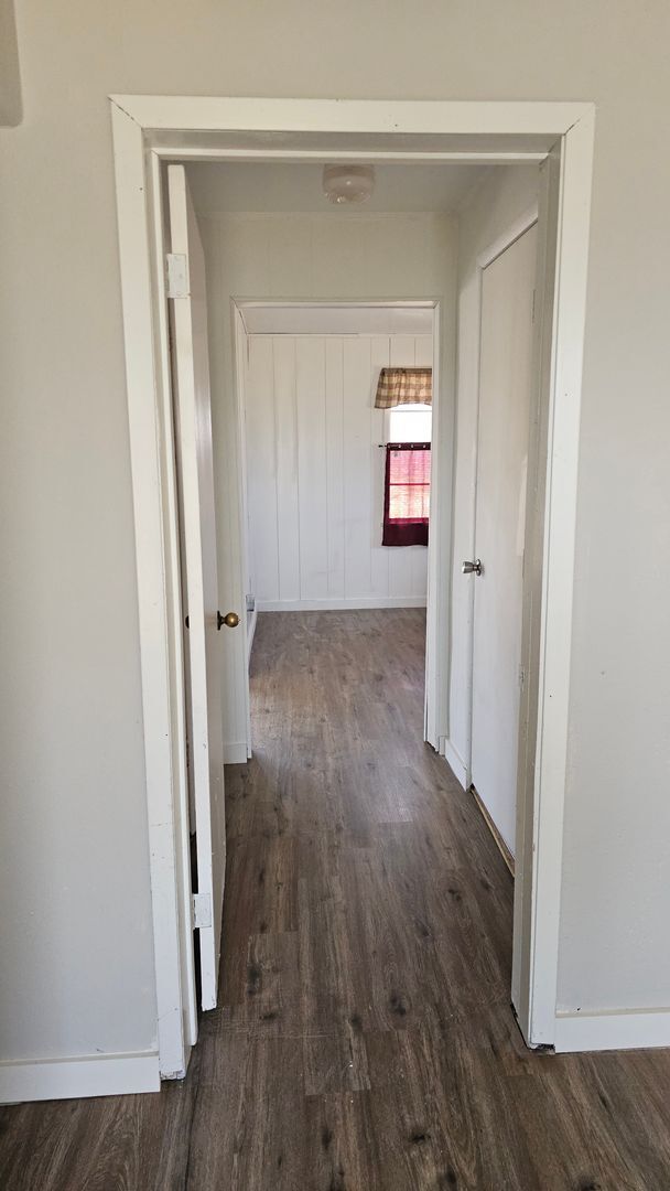 Building Photo - LARGE CORNER LOT!  2 bed 1 bath, could be 3 bedroom