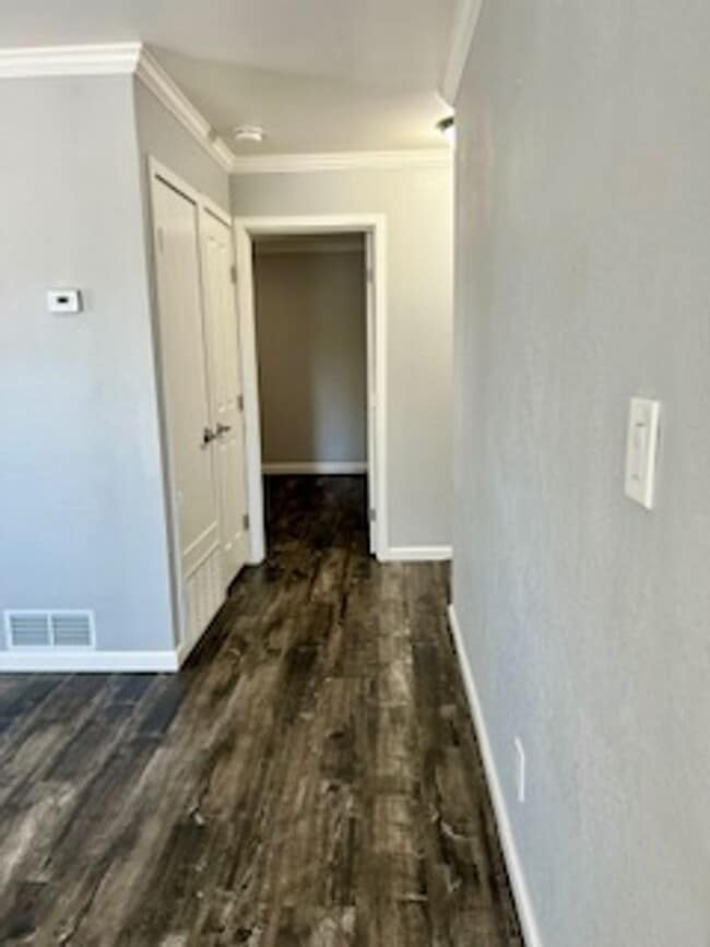 Building Photo - Charming 1-Bedroom Condo in a Serene Neigh...