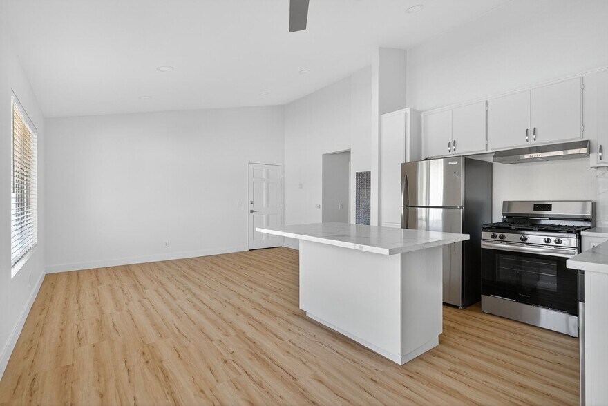 Building Photo - 1066 Coronado Ave