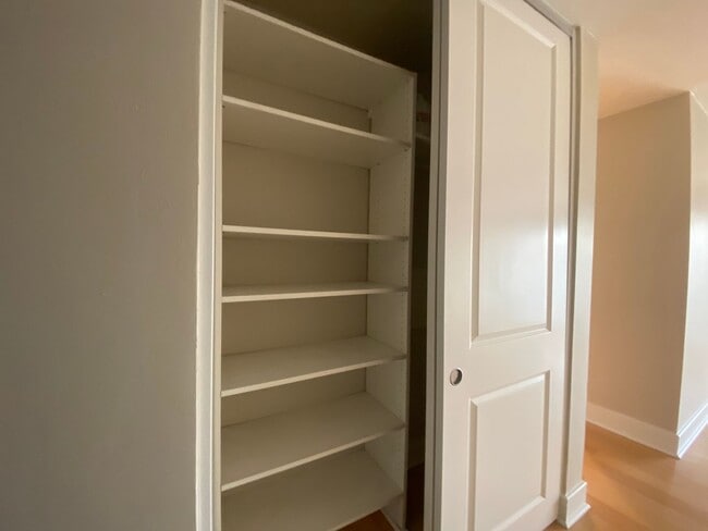 Building Photo - Modern 2BR/2BA Hillcrest Condo with Private Balcony & Amenities