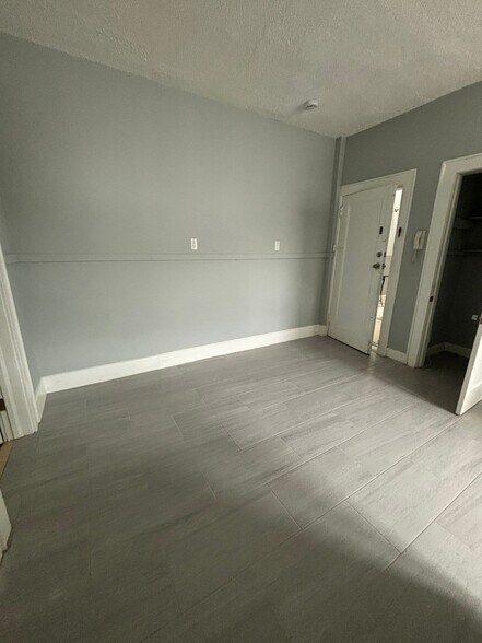372-374 S 20th St 7 - 376 S 20th St