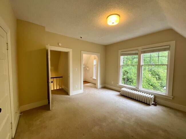 Building Photo - $500 Move In Special - Beautiful 3-bedroom...