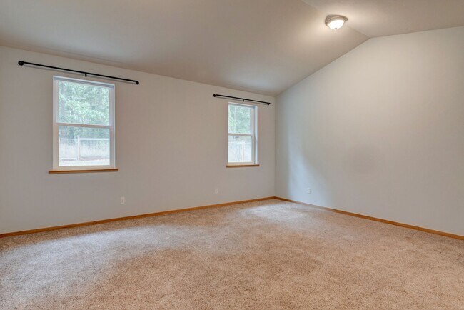 Building Photo - 253 Sunset Dr