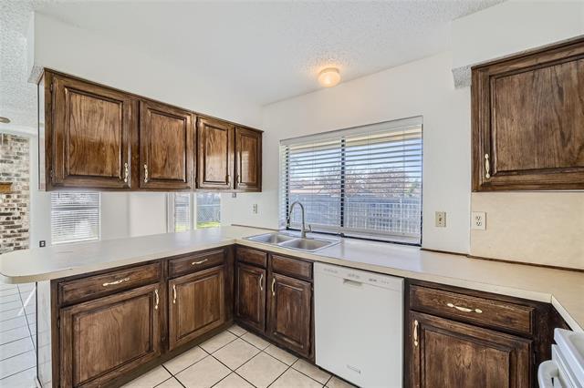 Building Photo - 2200 Sequoia Ln