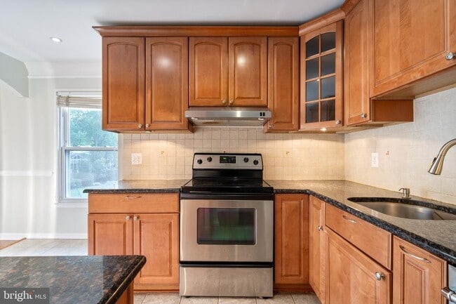 Building Photo - 2413 Childs Ln