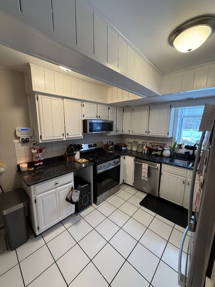 Building Photo - 15 Alvina Blvd