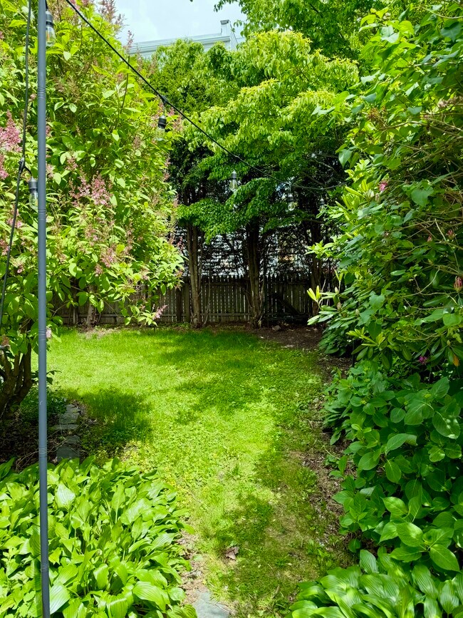 Building Photo - 95 Beckett St