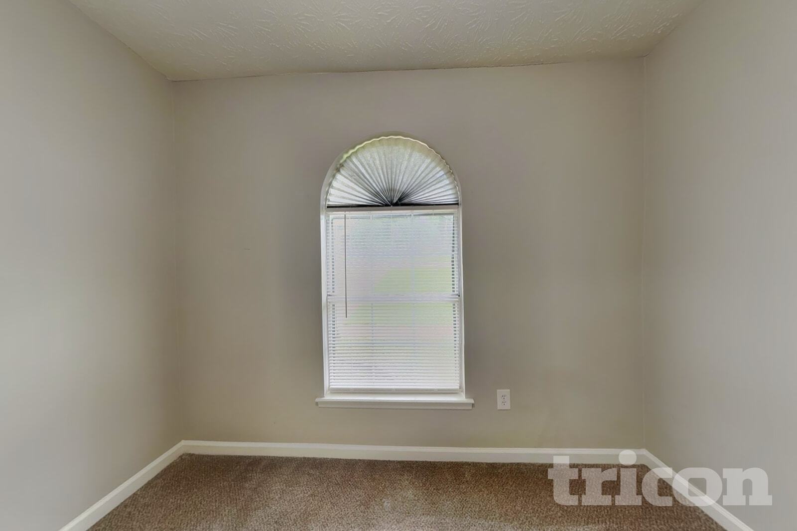 Building Photo - 270 Rosewood Dr