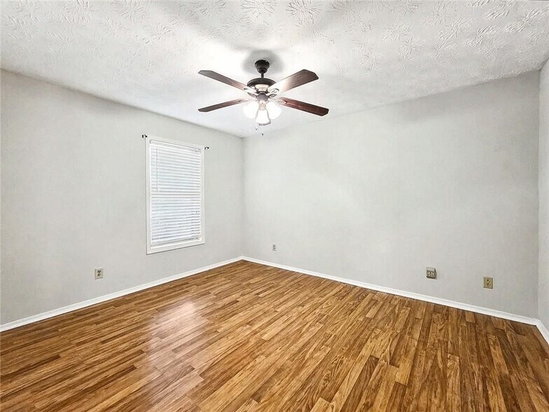 Building Photo - 1702 Country Park Dr