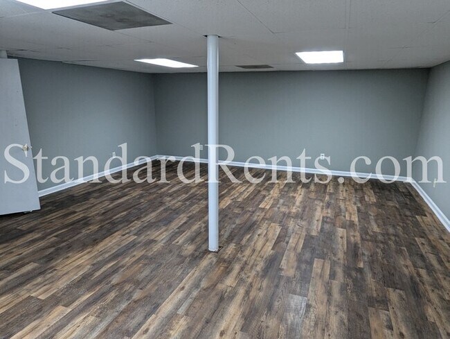 Building Photo - 610 Charity Ln SW