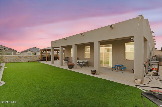 Building Photo - 824 Paseo Solar Dr