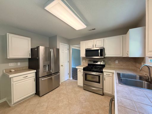 Building Photo - **OFFERING REFUNDABLE APPLICATION FEES** Spacious 4BD, 2.5BA Wake Forest Home with a Fenced Yard ...