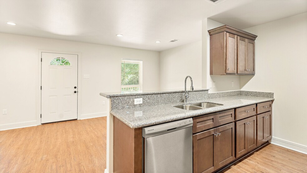 Building Photo - 41334 Brown Rd