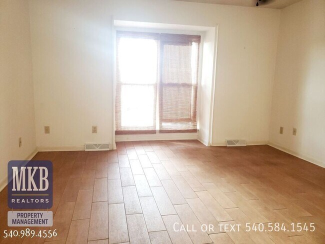 Building Photo - 3123 Glenmont Dr