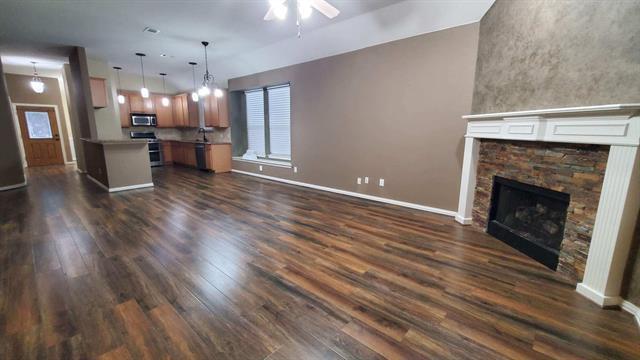 Building Photo - 2401 Eaton Dr