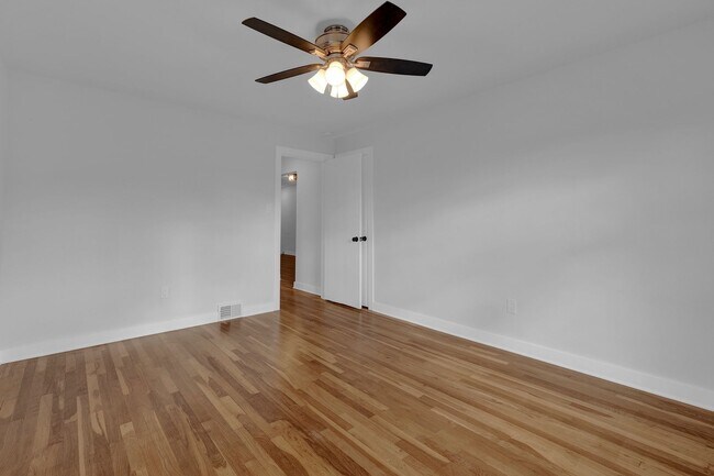 Building Photo - 1613 3rd St