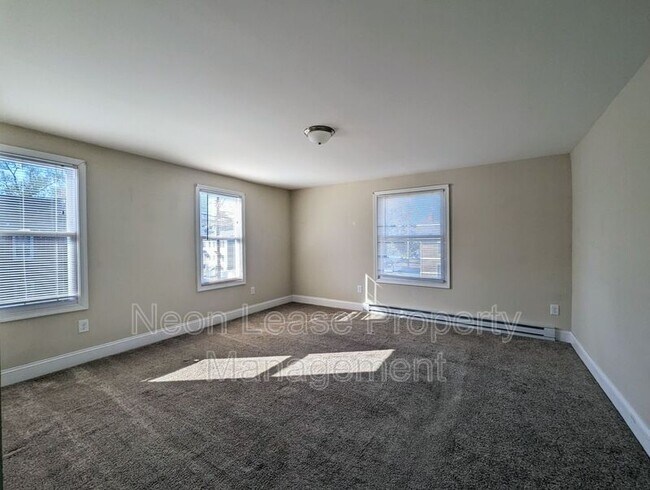 Building Photo - 223 W 6th St