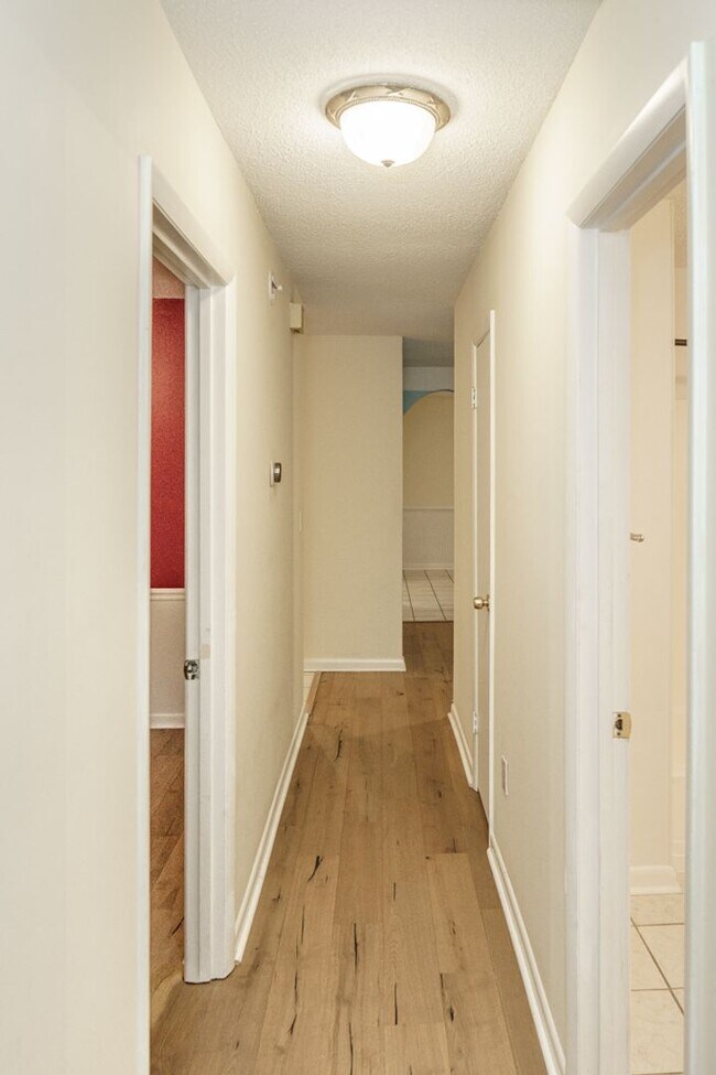 Building Photo - Beautiful 4 bedroom in the heart of Mossy ...