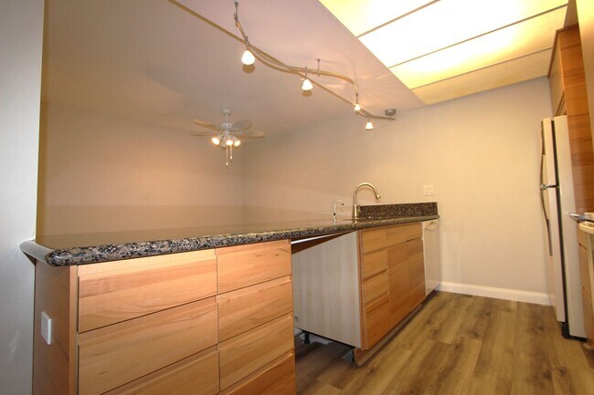 Building Photo - Light and bright 2 bedroom 2 bathroom condo available April 25, 2025