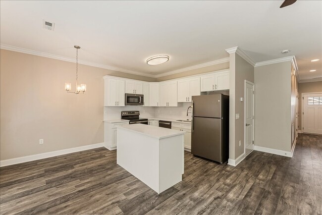 Building Photo - 420 Flt Rdg Wy